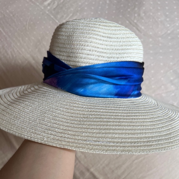 LIKE NEW Eugenia Kim Sun Hat